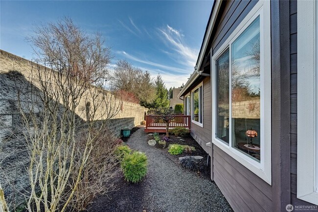 Building Photo - Spacious 2Br in Trilogy at Redmond Ridge 55+ Community