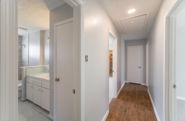 Building Photo - 8503 Braes River Dr