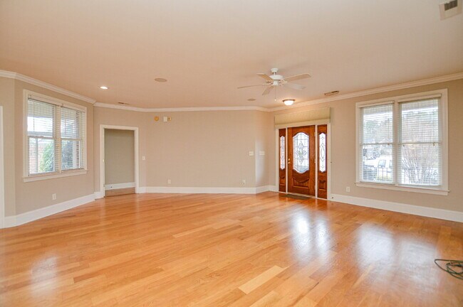 Building Photo - 986 Blakeley Walk