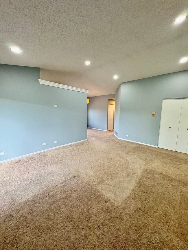 Building Photo - 319 Deer Glen Way