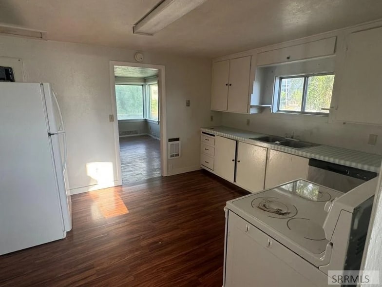 Building Photo - 7 S 4th W