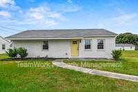 Building Photo - 3027 Azalea Dr