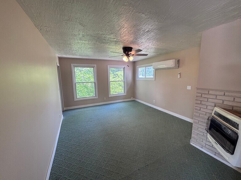 Building Photo - 11247 Knoxville Rd