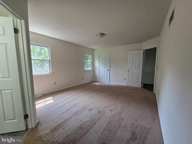 Building Photo - 1417 S Farmview Dr