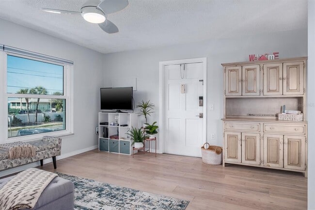 Building Photo - 7151 Sunset Way