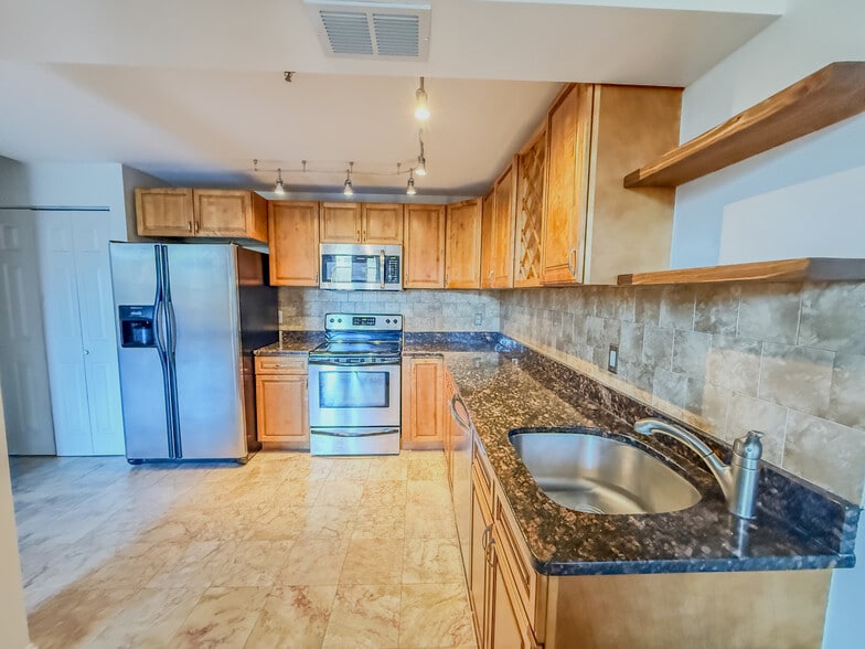 Building Photo - 494 Woonasquatucket Ave