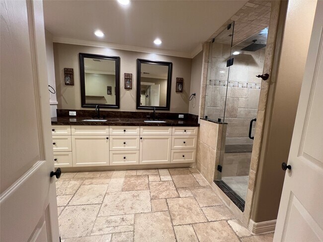 Building Photo - 1014 Roxella St