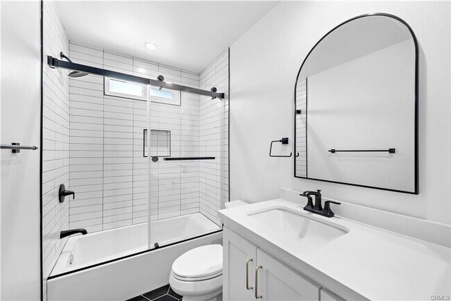 Building Photo - 223 Avenida Victoria