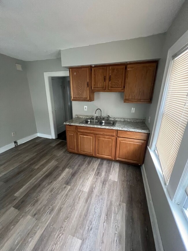 Building Photo - Section 8 Accepted: Affordable 3 Bed, 1 Ba...