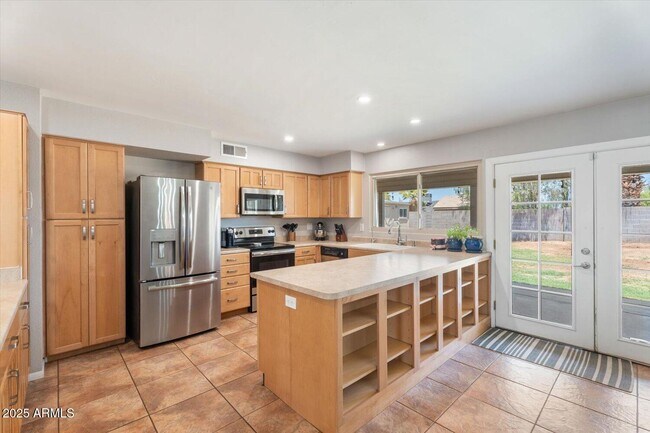 Building Photo - 2116 W Garden Dr