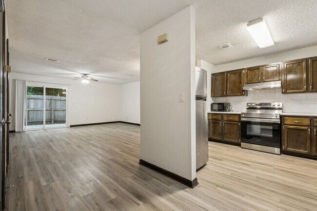 Building Photo - 1242 Chee Ln