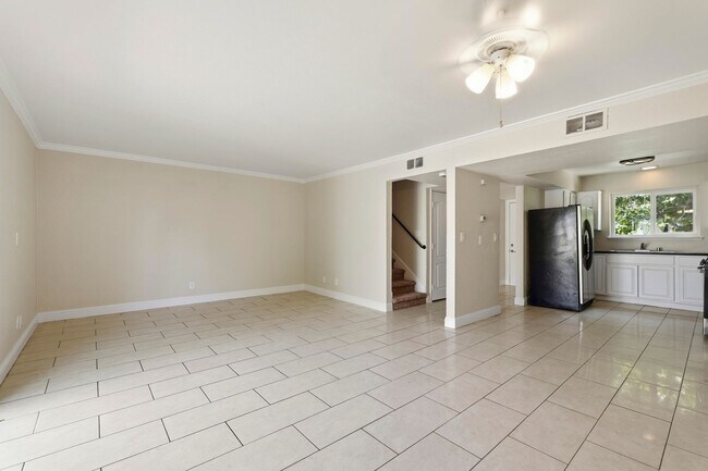 Building Photo - 5943 Mack Rd