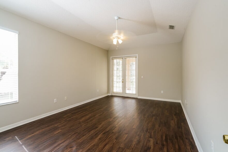 Building Photo - 8519 Parrots Landing Dr