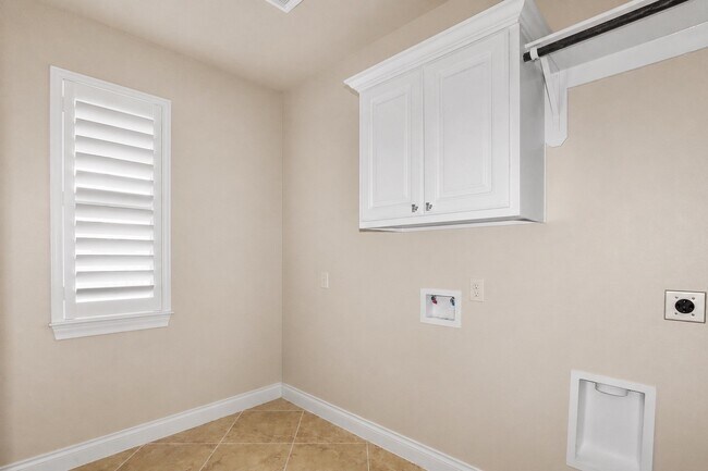 Building Photo - 28902 Davenport Dr