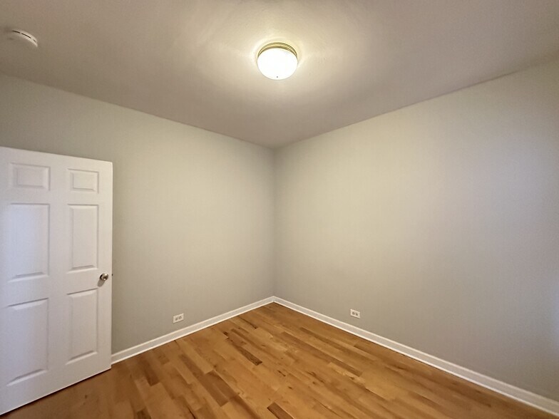 Building Photo - 3725.5 N Pine Grove Ave