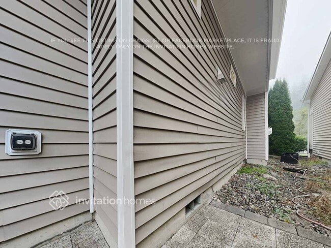 Building Photo - 4136 Edgewater Blvd NE