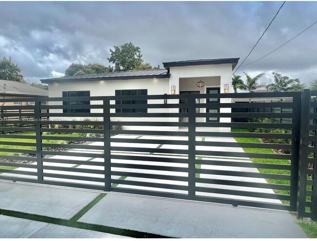 Building Photo - 8880 SW 126th Terrace
