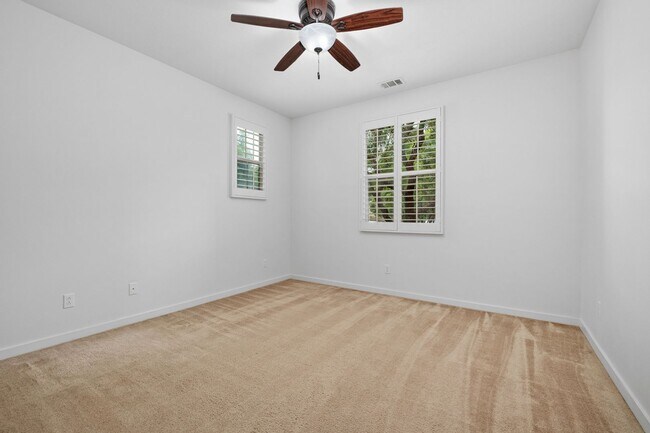 Building Photo - Beautiful 3 Bed, 3 Bath Home in Desirable Portola Springs