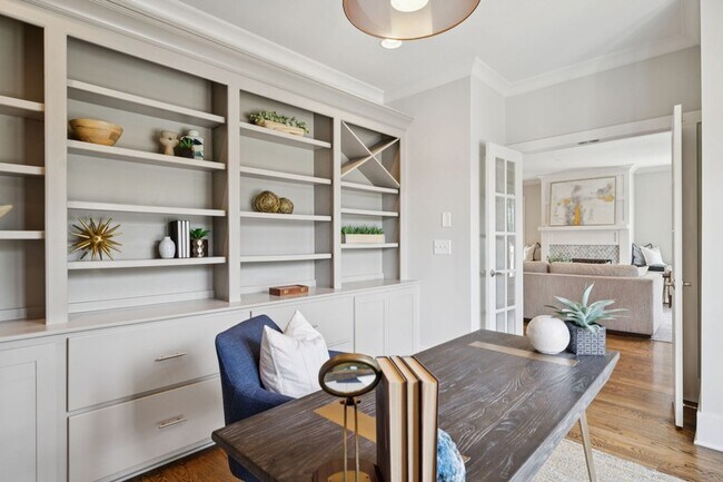 Building Photo - 2310 Vaulx Ln