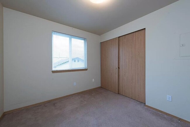 Building Photo - 218