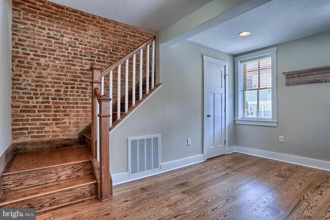 Building Photo - 234 N Stratton St