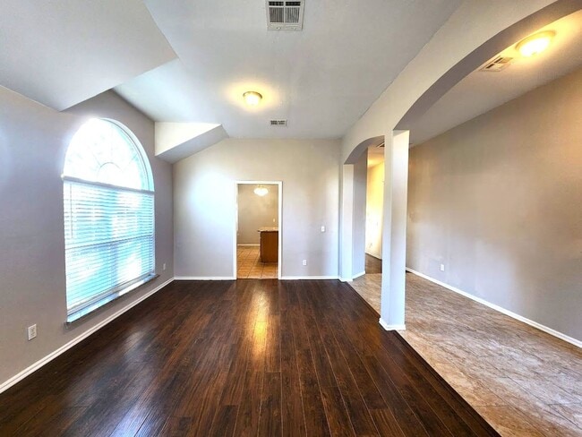 Building Photo - 3 Bed 2Bath 2 Car in the Westlake Addition NW OKC