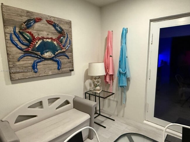 Building Photo - 1637 SE 1st St