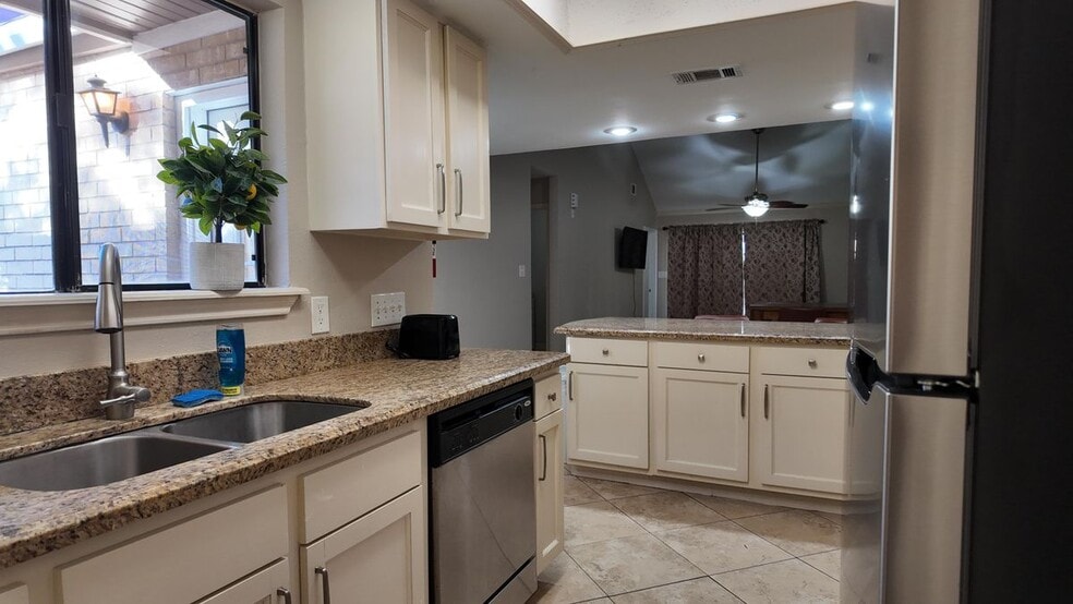 Building Photo - 1809 Highland Park Ave