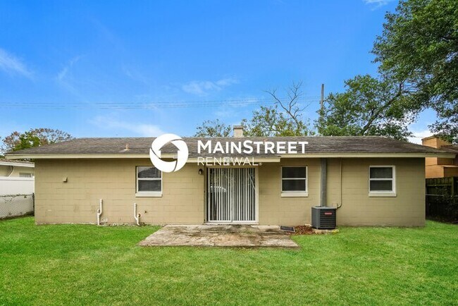 Building Photo - 3 Bedroom Pet-Friendly Home in Orlando, FL with Main Street Renewal