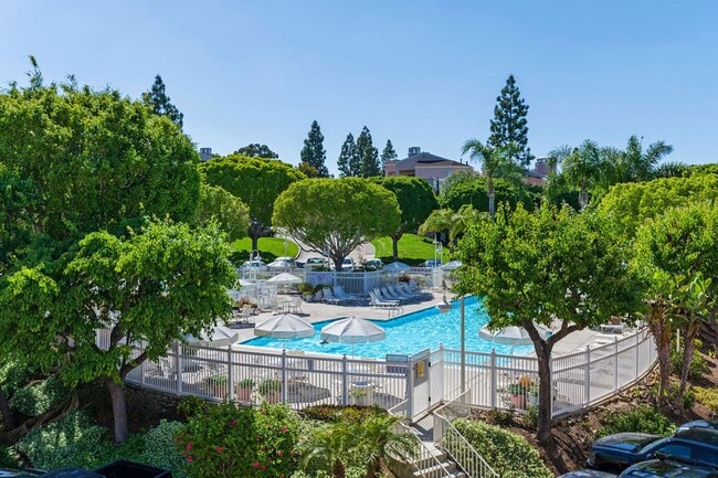 Building Photo - Fashion Valley 2Br/2Ba Condo with 2 car ga...
