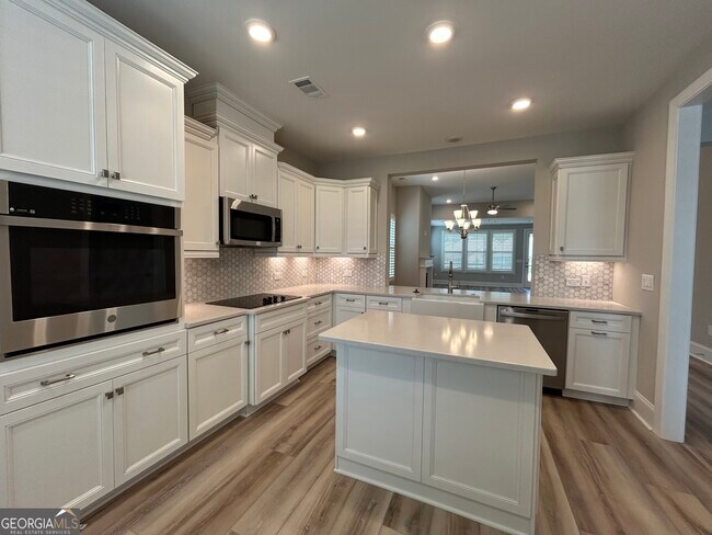 Building Photo - 411 Silverbell Ct
