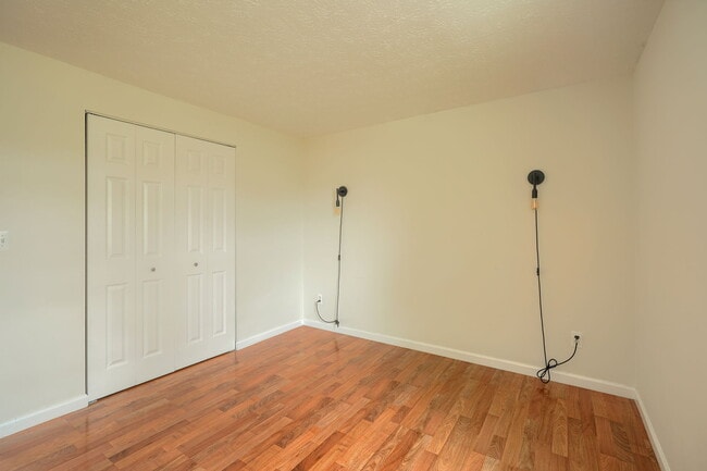 Building Photo - 651 Dovalon Pl