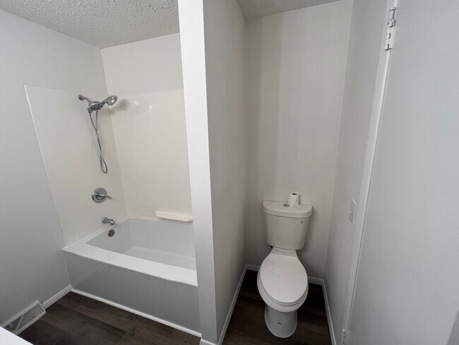 Building Photo - 1309 W Thoman St