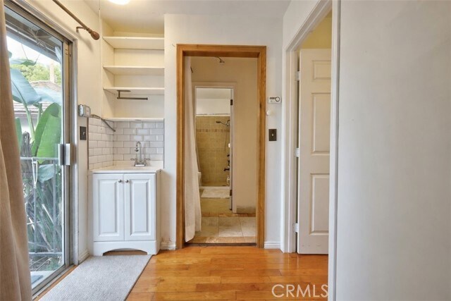 Building Photo - 2895 Woodlawn Ave