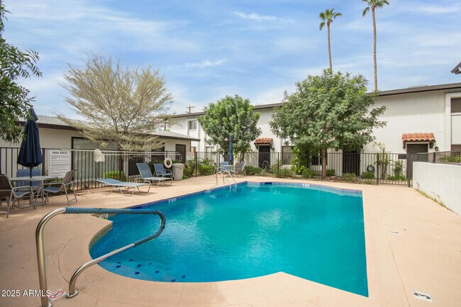 Building Photo - 3701 E Monterosa St