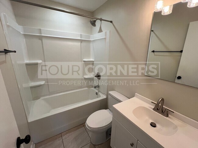 Building Photo - Beautiful 3 Bedroom 2 Bath Home