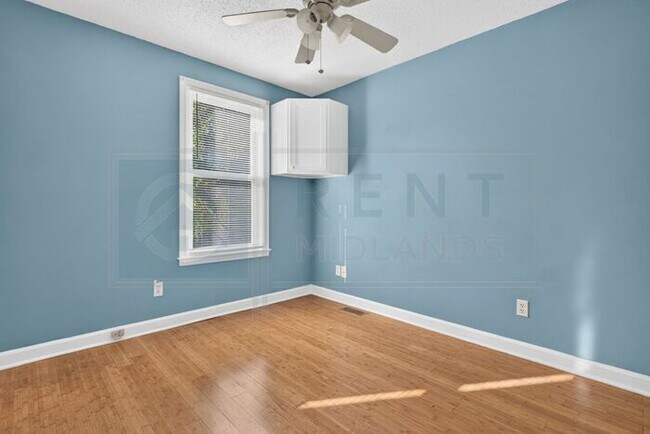 Building Photo - Beautiful Condo Available