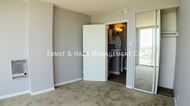 Building Photo - 700 E Ocean Blvd