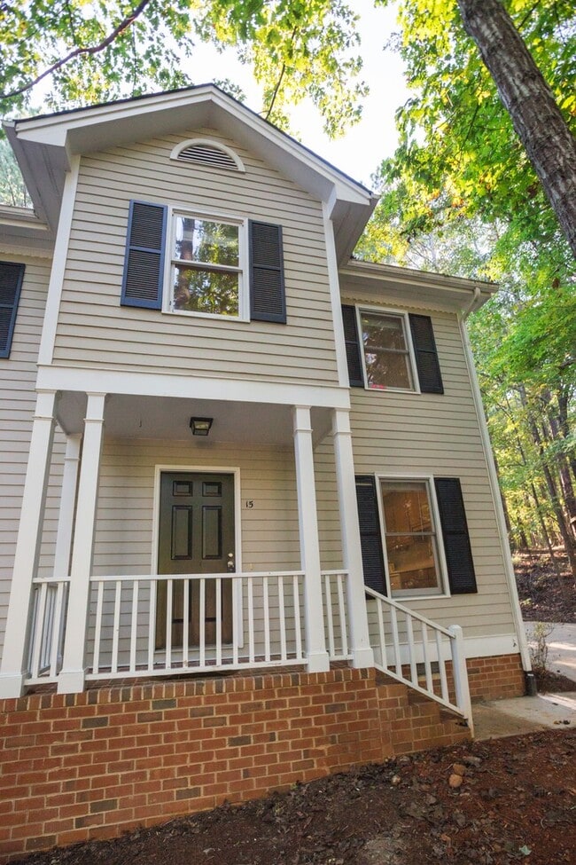 Building Photo - Available early July! Adorable 2 bed, 2.5 ...