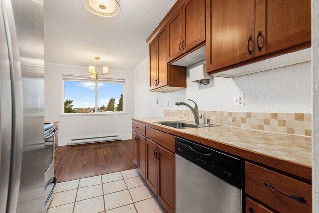 Building Photo - 7501 Greenwood Ave N