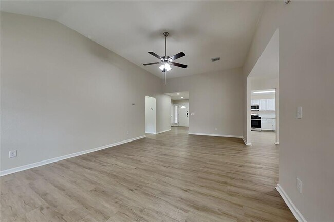 Building Photo - 4010 Spring Meadow Dr