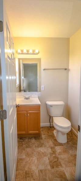 Building Photo - 955 Russet Dr