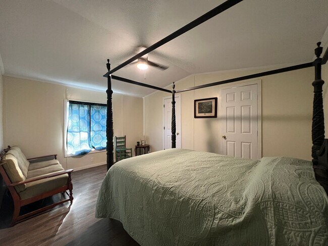 Building Photo - Three Bedroom Home with a Spacious Backyard