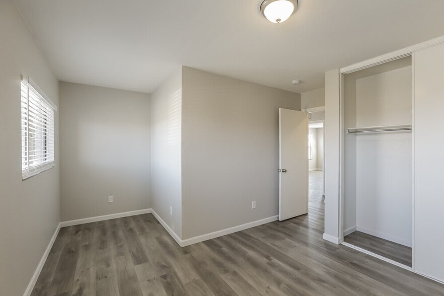 Building Photo - 2217 E 35th Ave