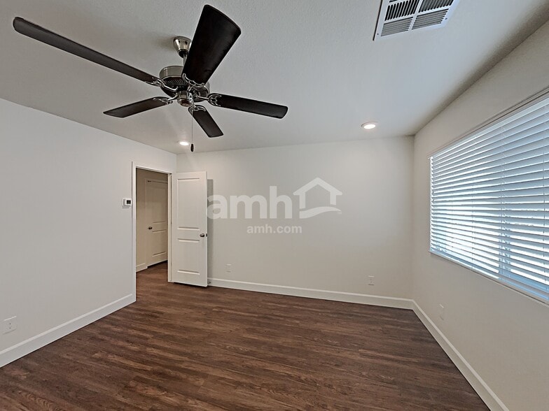 Building Photo - 1705 Viaggio Ave