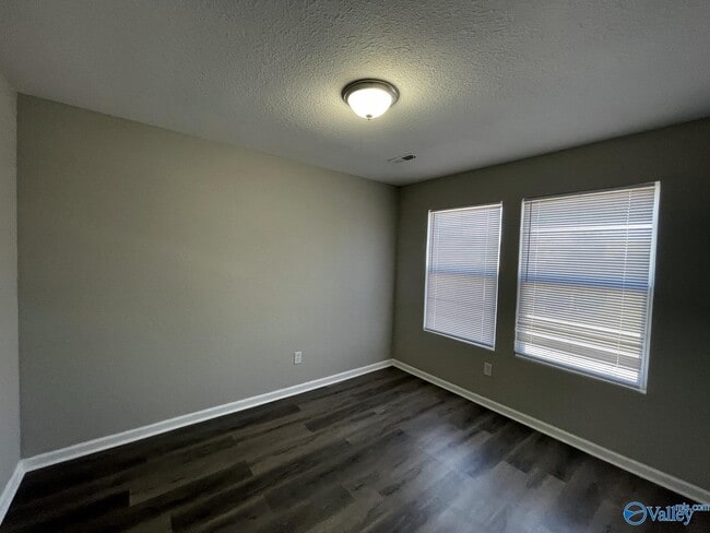 Building Photo - 228 Whitestone Dr NE