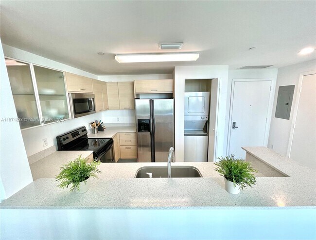 Building Photo - 350 NE 24th St