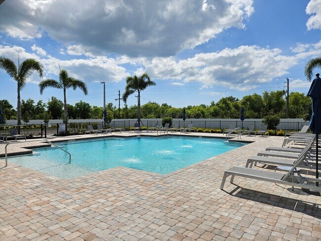 Building Photo - Beautiful Seasonal Englewood Villa- DOG FRIENDLY - new construction with Community Pool! – Locate...