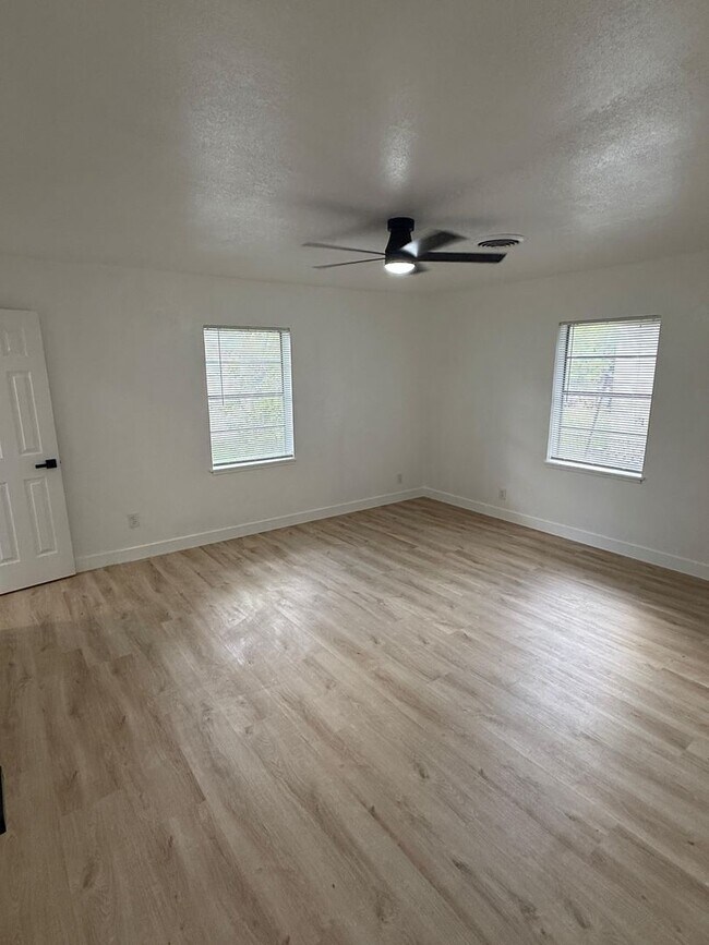 Building Photo - BEAUTIFUL HOME IN HOUSTON. MOVE IN READY!.