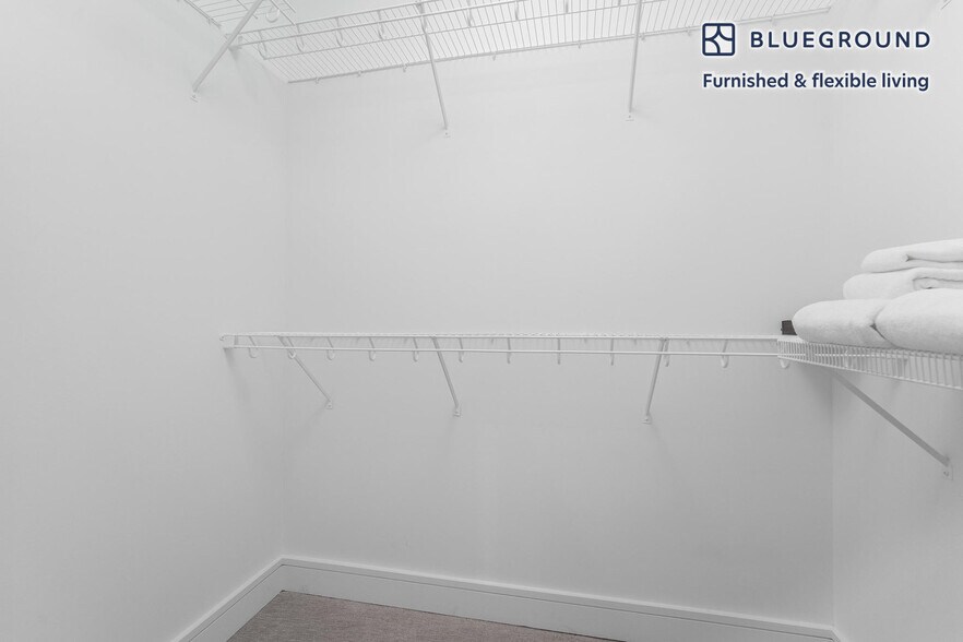 Building Photo - 8210 Crestwood Heights Dr